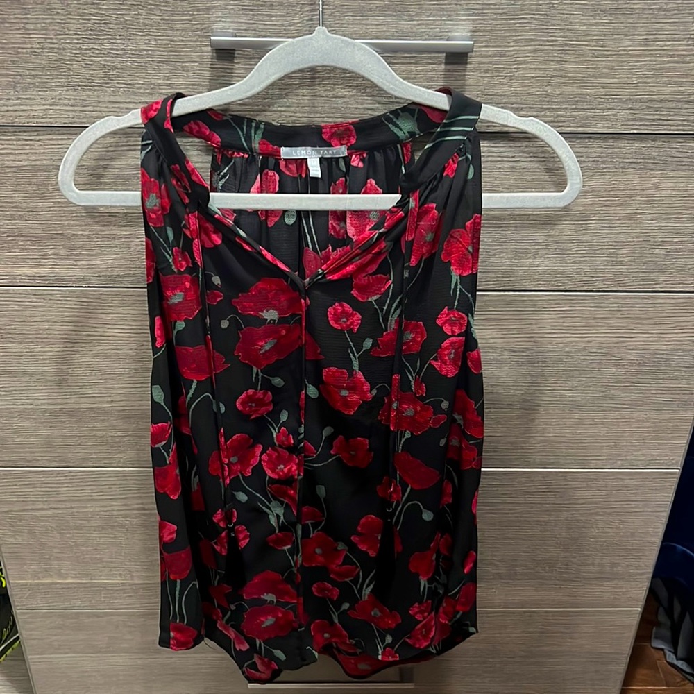 Lemon Tart Split Neck Sleeveless Floral Top. Size M